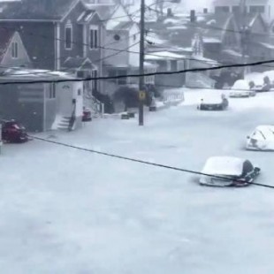 El mar entra a Massachusetts y sumerge las calles de varias ciudades bajo el hielo