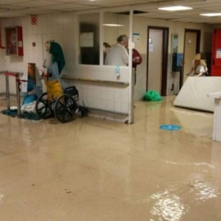 Inundación de las Urgencias del hospital de La Paz a causa de la lluvia