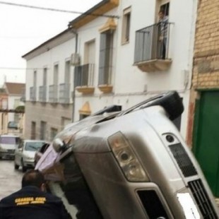 Vecinos de Pedrera (Sevilla) vuelcan vehículos propiedad de ciudadanos rumanos tras un incidente de tráfico