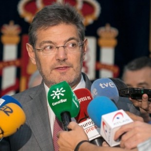 El Gobierno no ve irregular que el ministro Catalá inaugurase un bufete que defiende a defraudadores