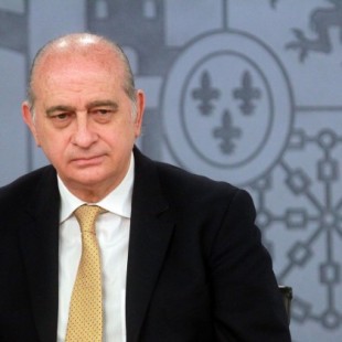 Jorge Fernández Díaz, exministro del Interior, ingresado tras sufrir un infarto