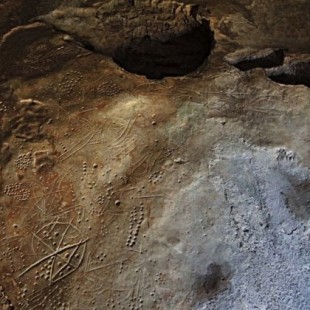 Datan los petroglifos de la cueva Asphendou en Creta, los más antiguos de Grecia, a finales del Pleistoceno