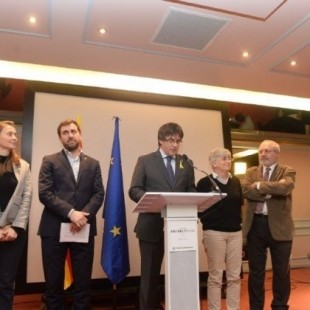 Los tres consellers huidos renuncian a sus actas de diputado en el Parlament de Cataluña