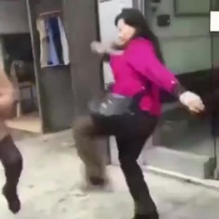 Pelea callejera de señoras chinas