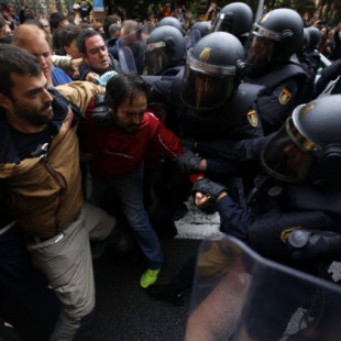 El juez imputa a los dos primeros antidisturbios por las cargas del 1-O en Barcelona