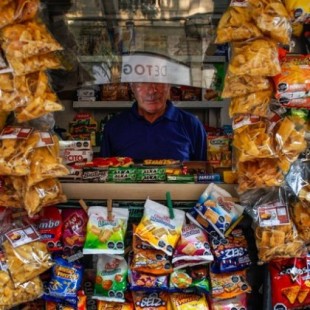 Sellos para combatir la obesidad: cómo identifican en Chile la comida chatarra