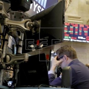 El Dow Jones cae más de 1.000 puntos al cierre de Wall Street en otra jornada en rojo