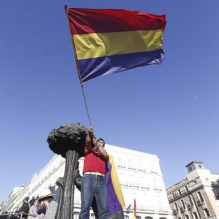 Un colegio de Jaén pinta su pared con los colores de la bandera republicana y lo acusan de "adoctrinamiento"
