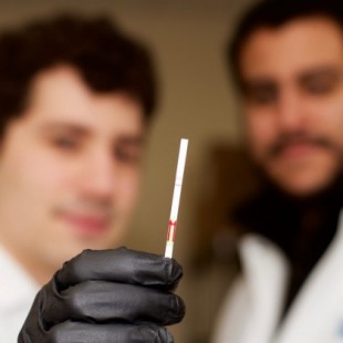 El primer kit  de diagnóstico basado en CRISPR cabe en una minúscula tira de papel