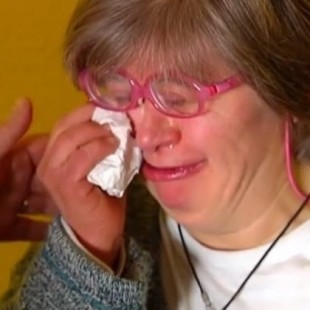 Una mujer con síndrome de Down, expulsada de un evento comercial "para no asustar" a los asistentes