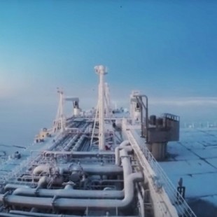 Un buque cisterna cruza por primera vez y sin rompehielos las aguas del Ártico en invierno