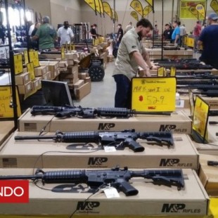 “Ahora todos quieren un AR-15”: Florida celebra su gran feria de armas tres días después de la matanza de Parkland