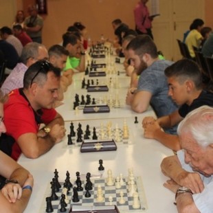 Detienen a todos los participantes de un torneo de ajedrez por amenazas al Rey