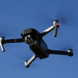 Cualquiera con 900 euros puede comprar el dron que la DGT usa para multar