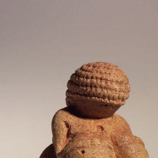 Facebook censura por pornográfica la Venus de Willendorf, de 30,000 años de antiguedad (ENG)