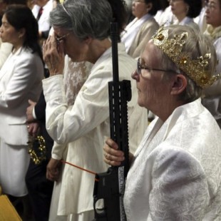 Una iglesia de Pensilvania celebra una ceremonia con rifles de asalto AR-15 [EN]