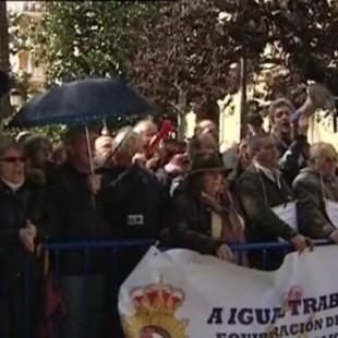 Un grupo de pensionistas abuchea a Mariano Rajoy en su visita a Badajoz al grito de "¡fuera!"
