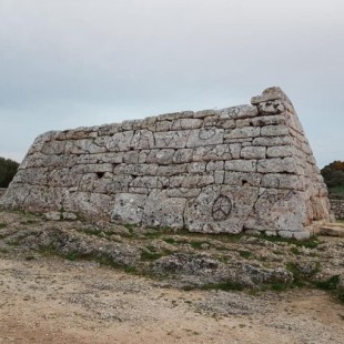 Aparecen pintadas en el monumento prehistórico más emblemático de Menorca
