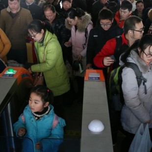 China prohibirá a las personas con un "crédito social" deficiente el uso de aviones y trenes -eng-