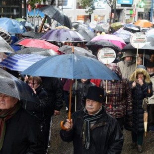 Miles de pensionistas toman de nuevo las grandes ciudades pese a la lluvia y la nieve