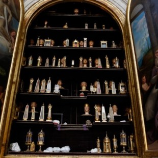 La colección de 7.400 reliquias que Felipe II reunió en El Escorial