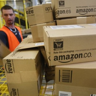 Trabajadores de Amazon España: "Cada semana te dicen si sigues o no; mentalmente, estás en la mierda"