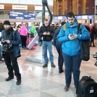 La policía finlandesa espera a Puigdemont en el aeropuerto de Helsinki (fi)