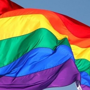 Instagram censura una foto de un beso gay en España por "impropia"