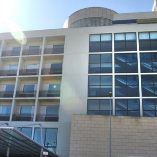El hospital de Alzira vuelve a ser público: cae el símbolo del modelo de la privatización sanitaria del PP