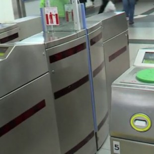 Así es el nuevo sistema del Metro de Madrid para evitar que la gente se cuele por los tornos
