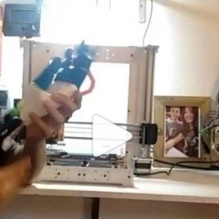 Joaquín Vergara, el alvearense de 18 años que hace prótesis con impresión 3D y las regala