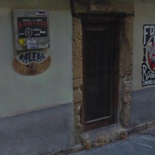 Un grupo de ultras encapuchados agrede a la clientela de un bar en Gijón/Xixón