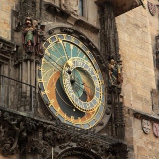 Reloj medieval de 600 años que muestra el estado del universo en tiempo real