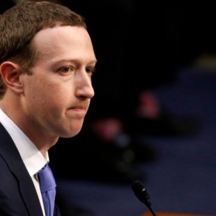 Zuckerberg admite que es imposible salir de Facebook y que él mismo lo ha intentado “a un coste muy alto”