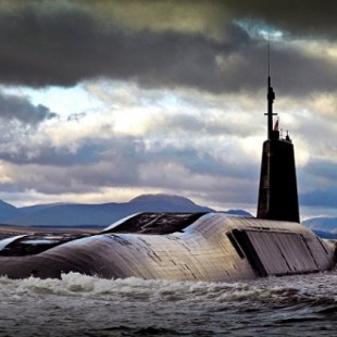 May ordena a submarinos británicos que se preparen para atacar Siria