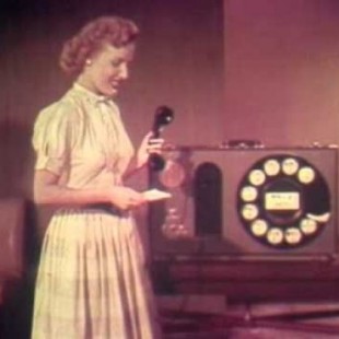 En 1954 un documental explicaba a la gente cómo utilizar el disco de marcar del teléfono