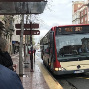 Sancionan a un conductor de autobús en Logroño por no hacer la parada de un colegio a pesar de no ser solicitada