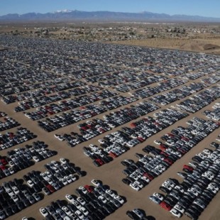 Aumentan los gigantescos cementerios de coches diésel afectados por el escándalo Volkswagen