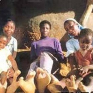 Los vadoma, la tribu africana con "pies de avestruz"