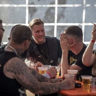Cientos de neonazis celebran el cumpleaños de Hitler con un festival de rock en el este de Alemania