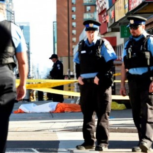 Toronto: Sin disparar un solo tiro, policía detuvo al hombre que atropelló y mató a 10 personas