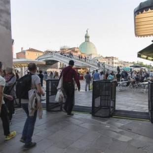 Venecia echa el cierre: instala 'check points' para limitar el paso de turistas