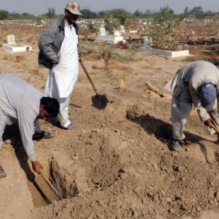 Pakistán: Cientos de cuerpos bebés encontrados en los basureros