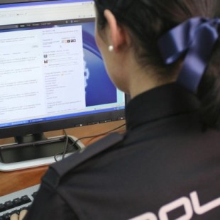 La policía envía al juzgado de guardia un informe sobre foros y webs que distribuyen datos de la víctima de 'La Manada