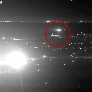 Vídeo del avión que estuvo a punto de aterrizar en una pista de rodaje ocupada por cuatro aviones cargados de pasajeros
