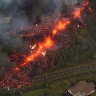 Fotos de las recientes fisuras de lava del volcán Kilauea, Hawái  [eng]