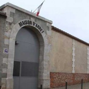 Un preso es torturado salvajemente en Francia por sus compañeros de celda por haber visitado una web de temática gay