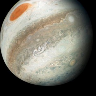 "Nuevas vistas de Júpiter" muestran nubes arremolinándose en el planeta gigante (ENG)
