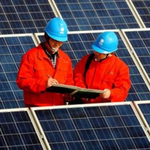 Las placas solares serán obligatorias en California mientras España penaliza su uso