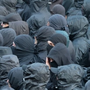 Policias camuflados en el "Black Block" en la cumbre del G20 en Hamburgo [DEU]